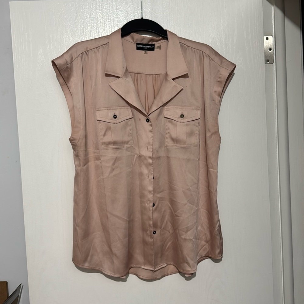 Sleeveless blouse